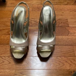 Nine West nude neutral heels